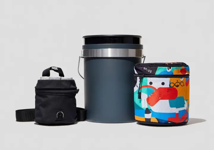 Best chalk bag and bucket picks: Showcase display of recommended chalk bags and buckets for climbing.