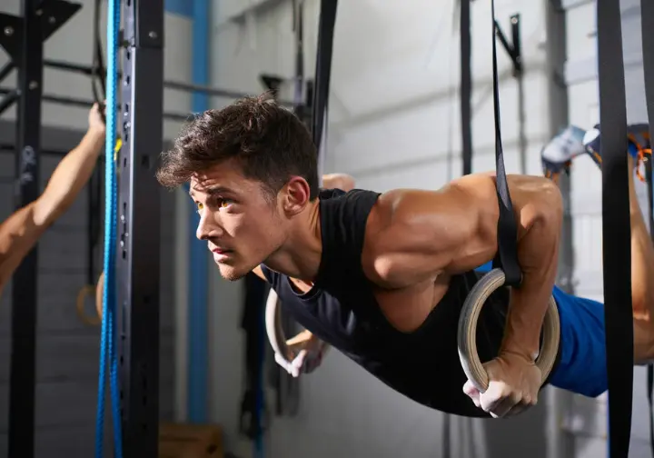 Elevating your game with advanced core techniques for boulderers: climber performing a front lever, a challenging core exercise.
