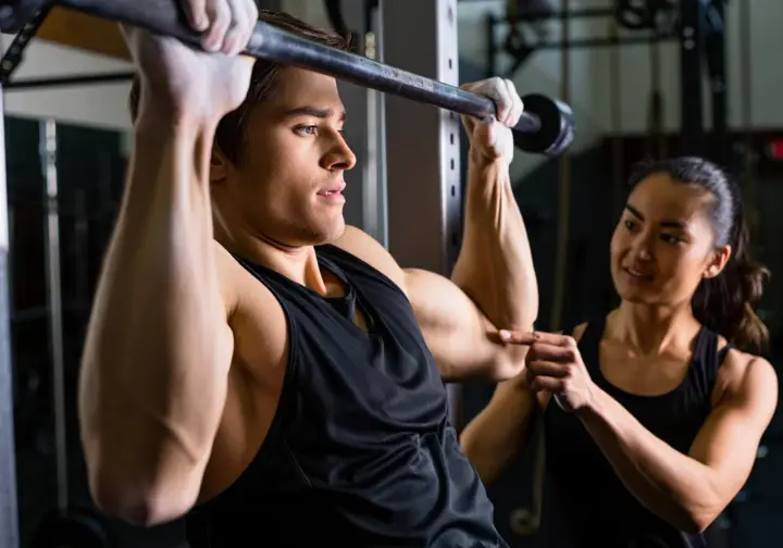Avoiding pitfalls: highlighting common strength training mistakes for climbing, like poor pull-up form.