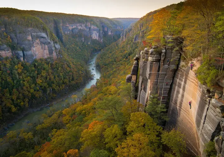 Panoramic view of premier rock climbing areas in the New River Gorge region, showcasing its vastness.