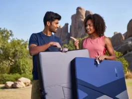 Two diverse climbers outdoors choosing from various bouldering crash pads, illustrating a full guide on how to choose the right crash pad.