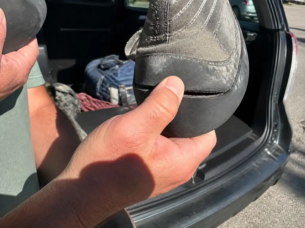 Delaminating climbing shoe rand separating from the sole after heat damage